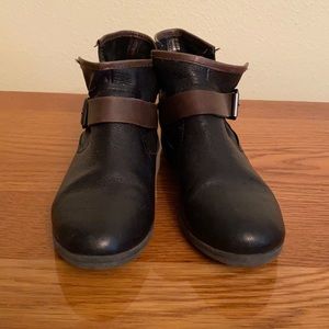 Bcbg eneration booties